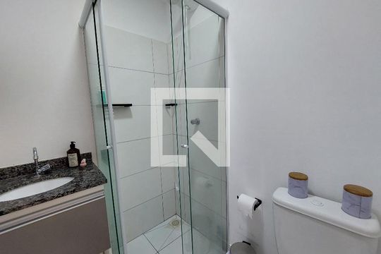 Banheiro 1 de apartamento para alugar com 2 quartos, 45m² em Vila Campo Grande, São Paulo