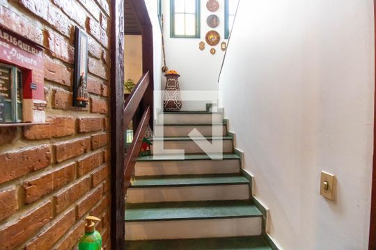 Escada  de casa à venda com 4 quartos, 219m² em Piratininga, Niterói