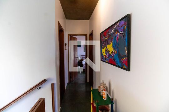 Corredor  de casa à venda com 4 quartos, 219m² em Piratininga, Niterói