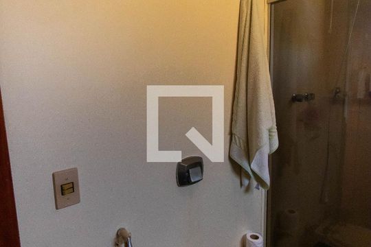 Banheiro da Suíte de casa à venda com 4 quartos, 219m² em Piratininga, Niterói