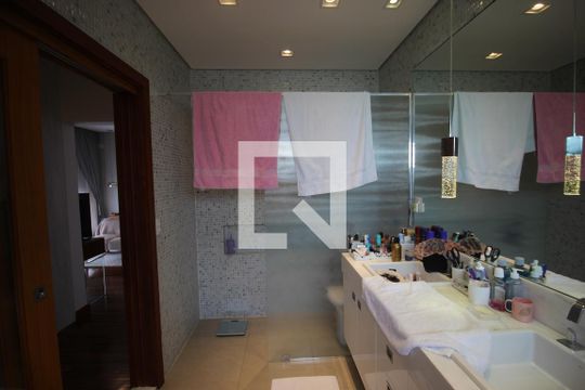 Banheiro da Suíte 4 de casa de condomínio para alugar com 4 quartos, 355m² em Condomínio Giverny, Sorocaba