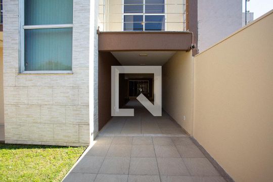 Garagem  de casa à venda com 2 quartos, 230m² em Harmonia, Canoas
