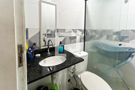 Banheiro de apartamento para alugar com 2 quartos, 47m² em Jardim Vila Formosa, São Paulo