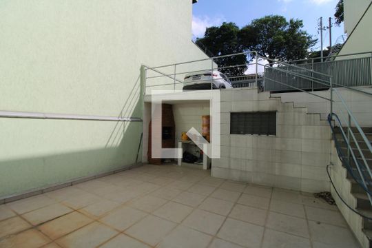 Garagem de casa à venda com 3 quartos, 150m² em Jardim Picolo, São Paulo