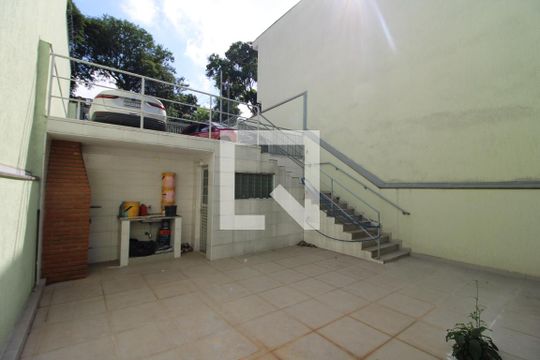 Garagem de casa à venda com 3 quartos, 150m² em Jardim Picolo, São Paulo