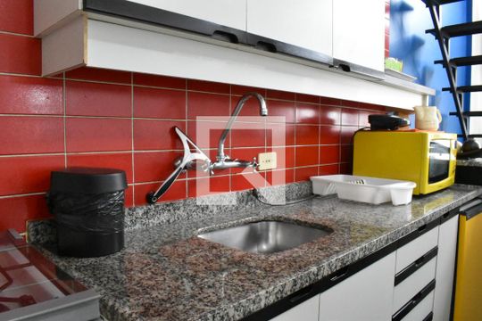 Sala/Cozinha de apartamento à venda com 1 quarto, 46m² em Centro, Curitiba