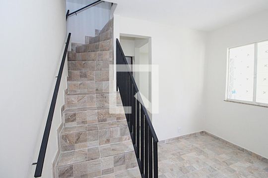 Escada de casa para alugar com 2 quartos, 70m² em Encantado, Rio de Janeiro
