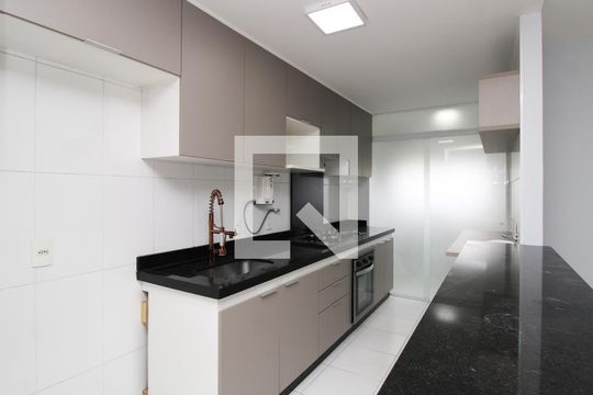 Cozinha de apartamento para alugar com 2 quartos, 78m² em Vila Leonor, São Paulo