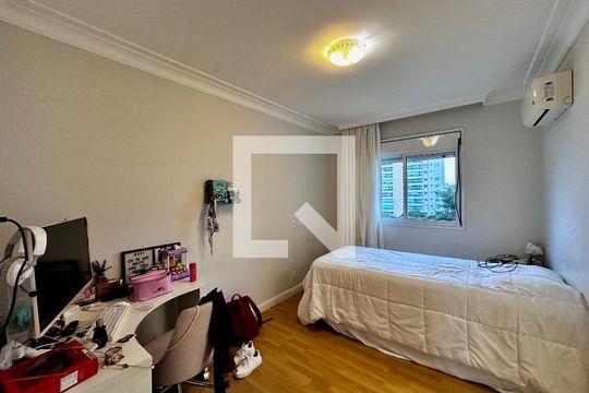 Suíte 1 de apartamento à venda com 3 quartos, 250m² em Campo Belo, São Paulo
