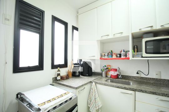 cozinha  de apartamento à venda com 1 quarto, 42m² em Vila Suzana, São Paulo