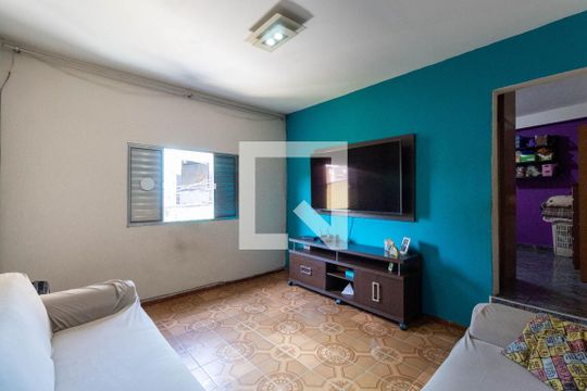 Casa à venda com 5 quartos, 250m² em Vila Nhocuné, São Paulo