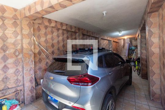 Garagem de casa à venda com 5 quartos, 250m² em Vila Nhocuné, São Paulo