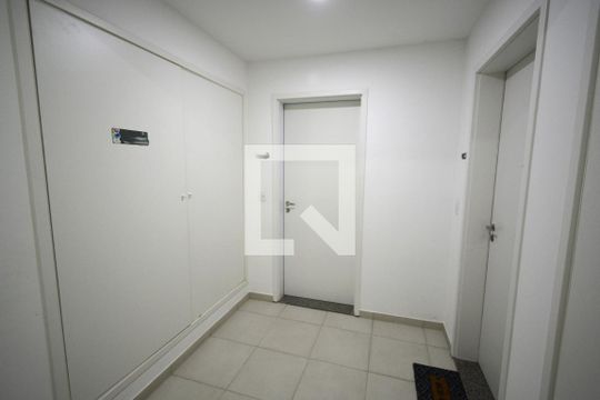Hall de entrada de apartamento à venda com 2 quartos, 42m² em Socorro, São Paulo