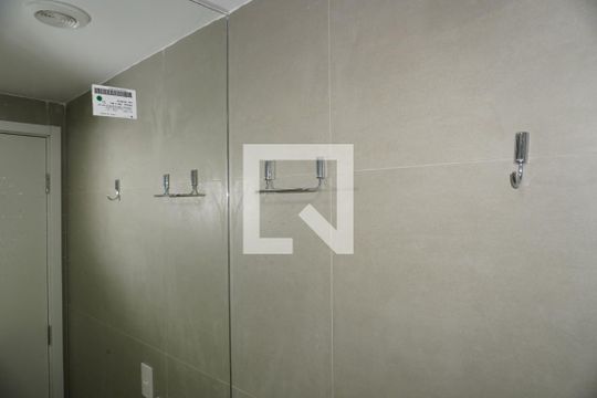 Banheiro de kitnet/studio para alugar com 1 quarto, 26m² em Cerqueira César, São Paulo
