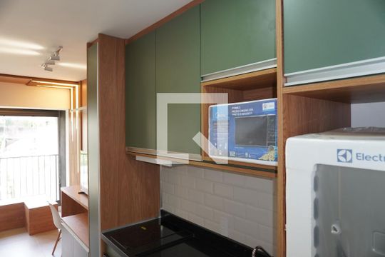 Cozinha de kitnet/studio para alugar com 1 quarto, 26m² em Cerqueira César, São Paulo