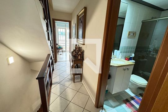 Corredor de casa de condomínio à venda com 3 quartos, 200m² em Recreio dos Bandeirantes, Rio de Janeiro