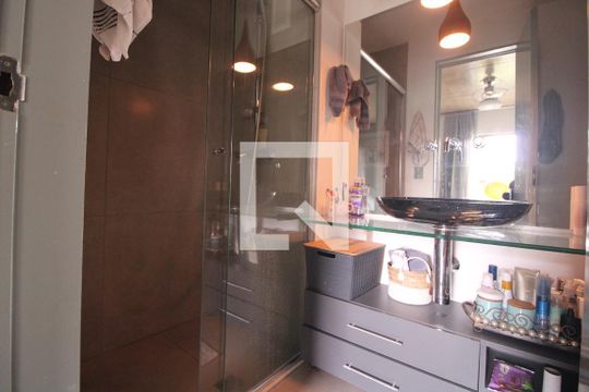 Banheiro de apartamento à venda com 2 quartos, 71m² em Usina Piratininga, São Paulo