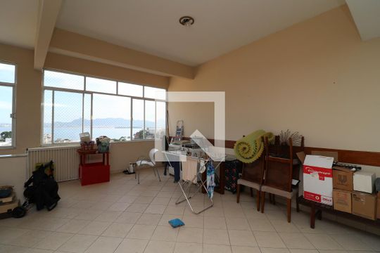 Garagem de casa à venda com 5 quartos, 333m² em Jardim Guanabara, Rio de Janeiro