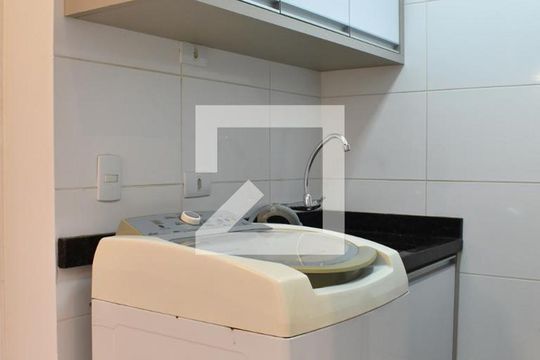 Cozinha de apartamento para alugar com 1 quarto, 40m² em Centro, Curitiba
