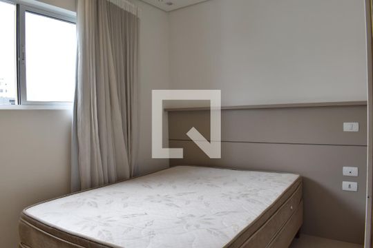 Quarto de apartamento para alugar com 1 quarto, 40m² em Centro, Curitiba