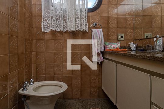 banheiro na 4 de apartamento à venda com 3 quartos, 196m² em Aclimação, São Paulo
