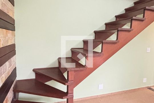 Escada de casa à venda com 2 quartos, 160m² em Vila Príncipe de Gales, Santo André