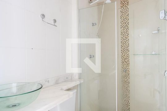 Banheiro de apartamento à venda com 1 quarto, 27m² em Conceicao, Osasco