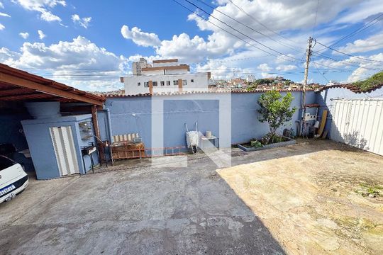 Casa à venda com 4 quartos, 360m² em Santa Helena, Belo Horizonte