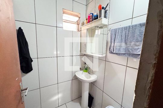 Banheiro de casa à venda com 4 quartos, 360m² em Santa Helena, Belo Horizonte