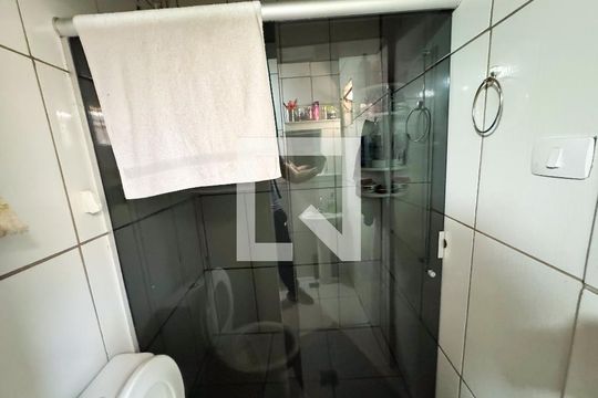 Banheiro de casa à venda com 4 quartos, 360m² em Santa Helena, Belo Horizonte