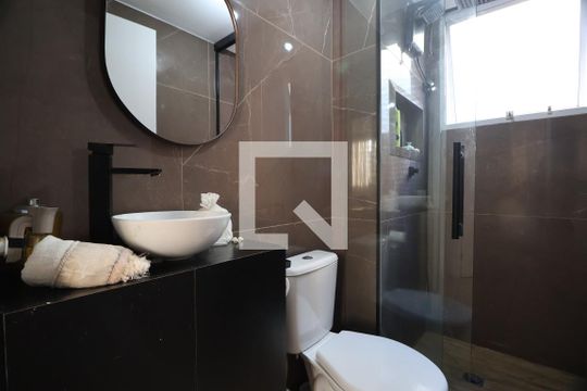 Banheiro de apartamento à venda com 2 quartos, 42m² em Mato Grande, Canoas