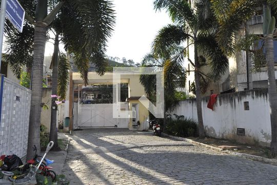 Fachada de casa de condomínio à venda com 2 quartos, 145m² em Tanque, Rio de Janeiro