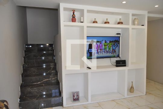 Sala de casa de condomínio à venda com 2 quartos, 145m² em Tanque, Rio de Janeiro