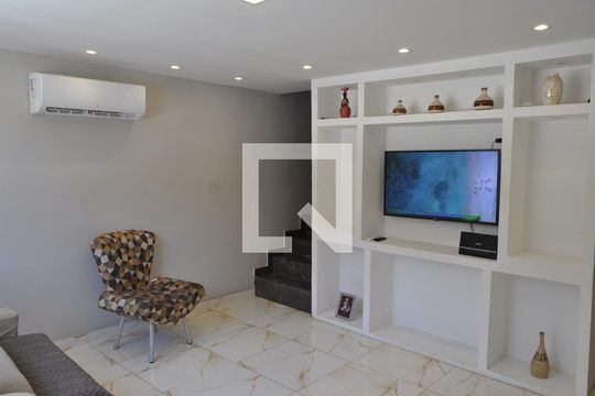 Sala de casa de condomínio à venda com 2 quartos, 145m² em Tanque, Rio de Janeiro