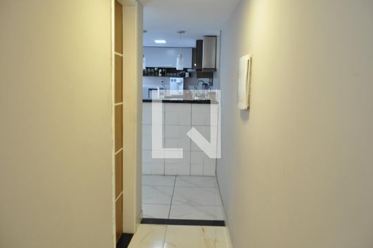 Corredor Cozinha de casa de condomínio à venda com 2 quartos, 145m² em Tanque, Rio de Janeiro