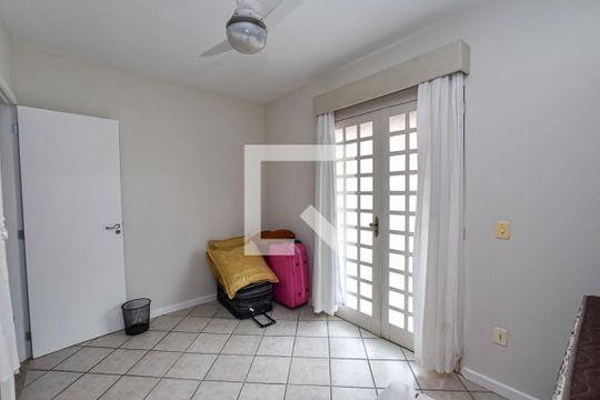 Sala de casa à venda com 3 quartos, 170m² em Maria Paula, Niterói