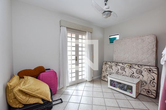Sala de casa à venda com 3 quartos, 170m² em Maria Paula, Niterói