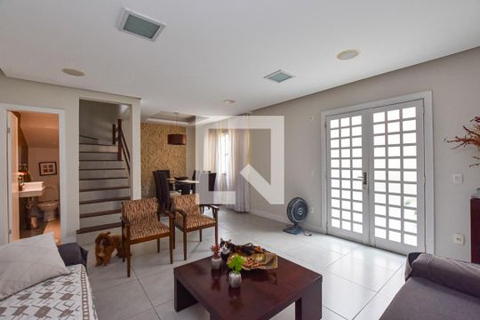 Sala de Estar de casa à venda com 3 quartos, 170m² em Maria Paula, Niterói