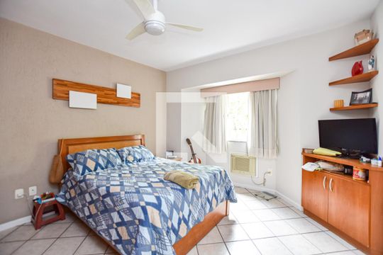 Suíte de casa à venda com 3 quartos, 170m² em Maria Paula, Niterói