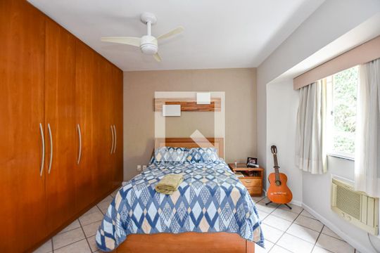 Suíte de casa à venda com 3 quartos, 170m² em Maria Paula, Niterói