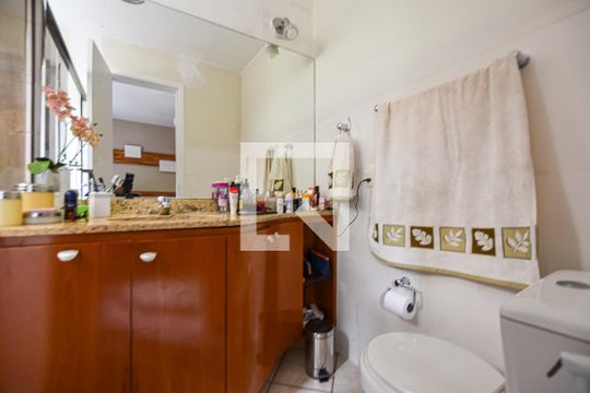 Banheiro da Suíte de casa à venda com 3 quartos, 170m² em Maria Paula, Niterói
