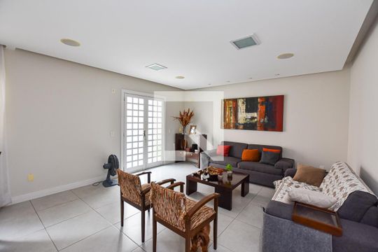 Sala de Estar de casa à venda com 3 quartos, 170m² em Maria Paula, Niterói