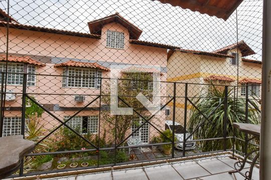 Sala - vista de casa à venda com 3 quartos, 170m² em Maria Paula, Niterói