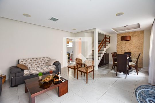 Sala de Estar de casa à venda com 3 quartos, 170m² em Maria Paula, Niterói