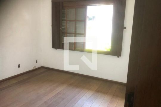 Quarto de casa para alugar com 4 quartos, 460m² em Cristal, Porto Alegre