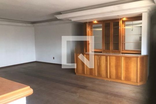Sala de casa para alugar com 4 quartos, 460m² em Cristal, Porto Alegre