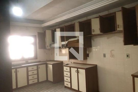 Cozinha de casa para alugar com 4 quartos, 460m² em Cristal, Porto Alegre