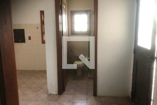 Banheiro de casa para alugar com 4 quartos, 460m² em Cristal, Porto Alegre