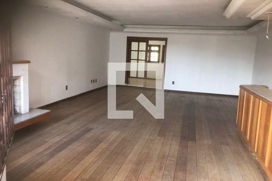 Sala de casa para alugar com 4 quartos, 460m² em Cristal, Porto Alegre