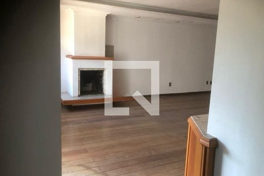Sala de casa para alugar com 4 quartos, 460m² em Cristal, Porto Alegre